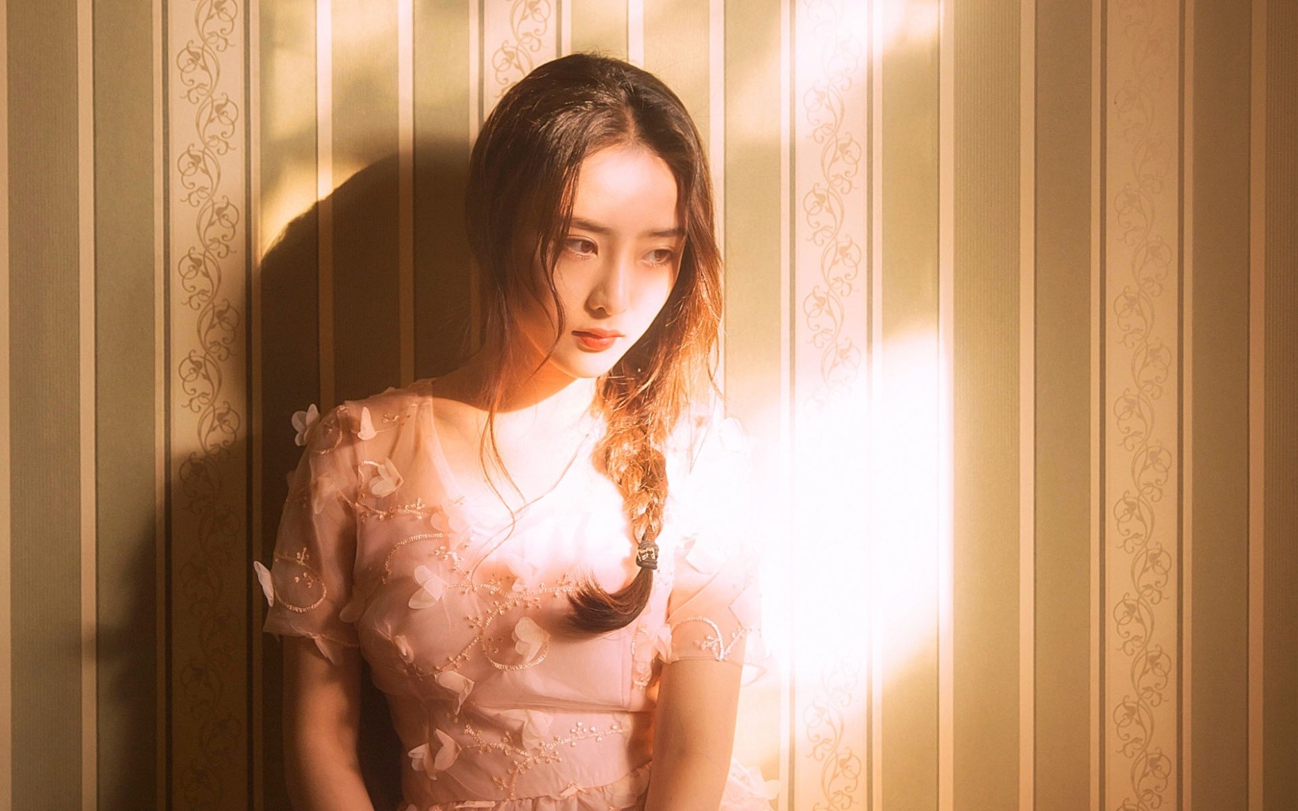 高冷文艺的美女治愈系组图